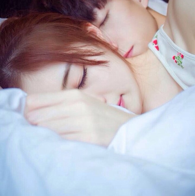 情侣头像 双人头 ✨告诉我世界的冷漠 沿...