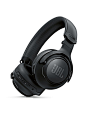 JBL CLUB 700 BT 可提供特别强大的高清音效。对于更多的低音，只需触摸一个按钮即可将其提升。无线耳机与带衬垫的听筒一起舒适地佩戴，可以佩戴更长时间。耳机与Google Assistant和Amazon Alexa兼容;它们通过Ambient Aware和TalkThru技术帮助用户与周围环境保持联系。电池能够支持50小时的蓝牙操作。
