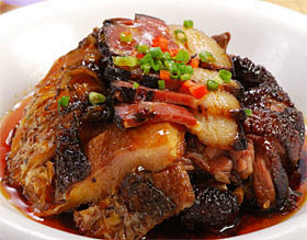 腊味合蒸_湘菜
原料：

腊猪肉 200...