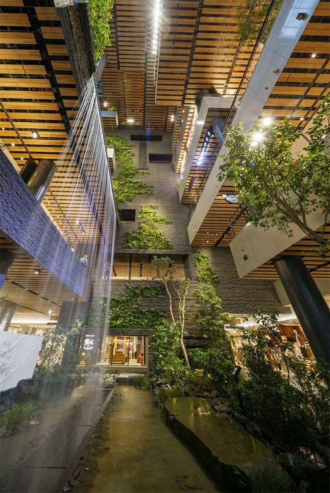 亲生命性设计的室内立体水景庭园：熊本车站...