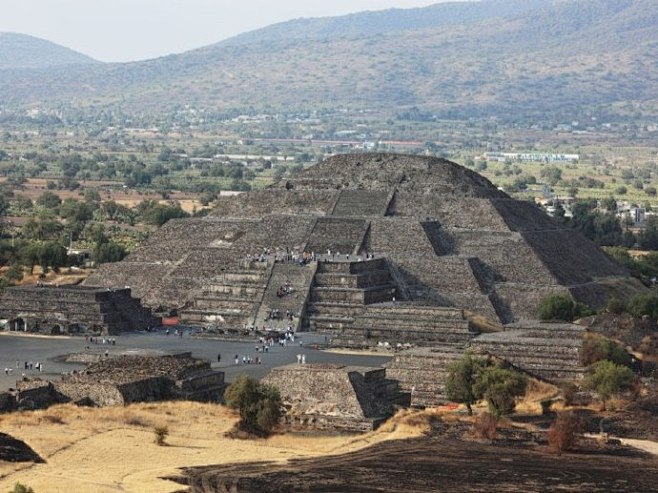 【墨西哥太阳和月亮金字塔】 “特奥蒂瓦坎...