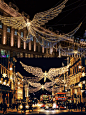 英国伦敦为圣诞打造的天使灯，夜晚看起来简直太美了吧！ ​​​​
