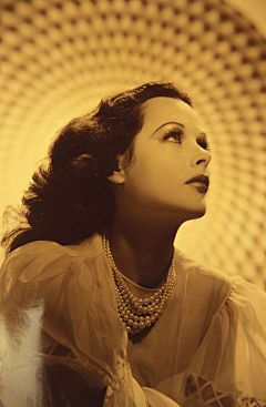 暖阁香箬采集到传奇女星 - 海蒂拉玛(Hedy Lamarr)