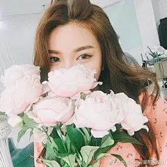 她成熟了懂事了不胡闹了但是也不爱笑了#美图##头像女生##壁纸##头像##头像壁纸库# ​​​