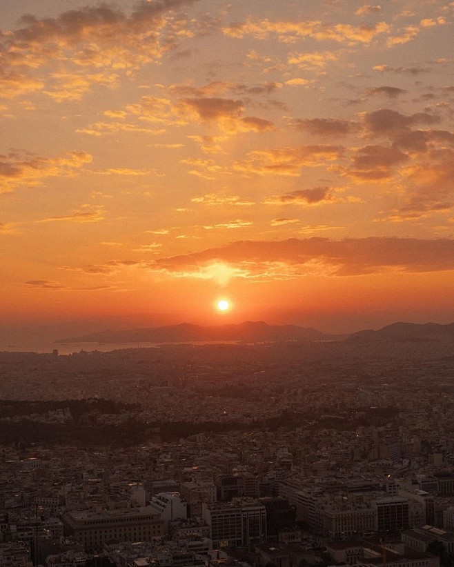 时空历尽，交汇余晖里。
Photo by...