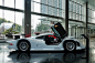 经典车探秘之保时捷911 GT1 Straβenversion —— 1998 年 911 GT1 街车版，打开车盖会发现很多部件都是沿用当时的 911 量产车，同款的赛车版还获得了 1998 年勒芒 24 小时耐力赛总冠军