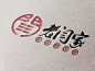 源于西安，传统手工菠菜面，有几十年历史，品牌形象升级
用古体“闫”作为品牌主图形，突出历史文化与品牌自身形象主体
圆形更适合后期应用，三条横线，寓意颇多，代表了：面条，城墙，引申含义为“坤”卦，之前的三横为“乾”卦，进而表现了“乾坤”的含义
插画表现的是菠菜面制作的流程及食客吃饭场景