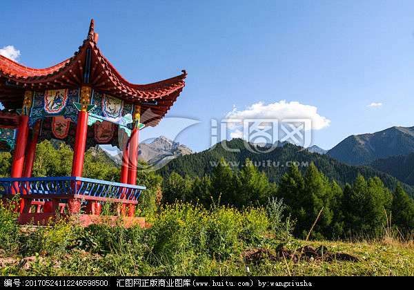 公园凉亭 红色建筑 树林 树木 山脉 晴...