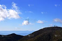 秋色的赤木山和远处的富士山