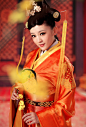 何人独倚明月楼？何人琵琶语凝愁？