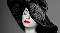 高清晰发帽红唇美女壁纸封面大图