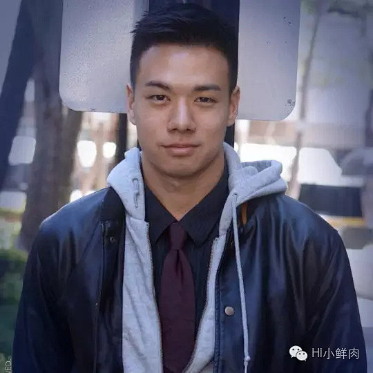 抱着这样的型男入睡，估计很多人做梦都要笑...