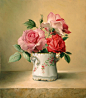 #摄影# #玫瑰# 
Фото Розовые розы в вазе на фоне охристой стены