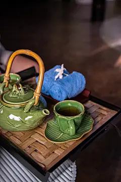 在亚洲健康水疗中心用冷毛巾和姜茶欢迎饮茶仪式照片下载