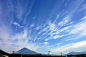 噴き出すような筋雲