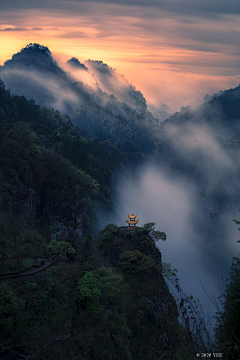 梧桐KARRY采集到山-石-冰-云-背景