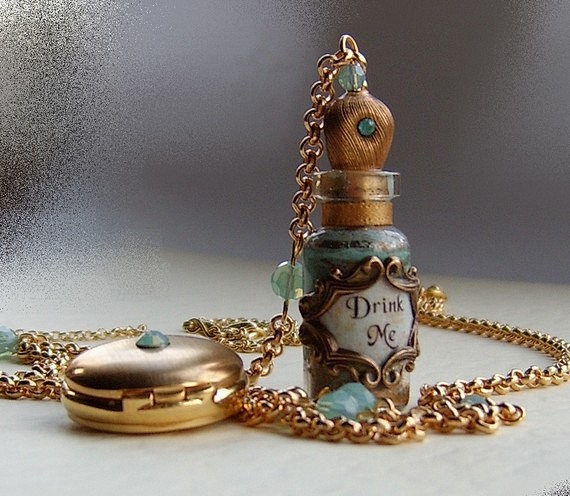 爱丽丝梦游仙境瓶和怀表项链