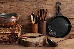 中式餐具在中餐馆里留白一段文字