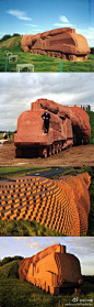 设计风潮：苏格兰雕塑家David Mach是一位牛B的砖家，使用18万5000块方砖搭建1938年生产的野鸭号蒸汽机车雕塑，砖块总重量大15,000吨，占地面积约600平方米，总长度约40米，雕塑最高高度约7米。最重要的是，David Mach能将蒸汽机车运行时浓烟滚滚的状态用砖块表现出来。