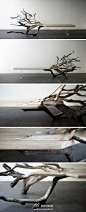 倒下的树”（Fallen Tree）板凳由法国设计师Benjamin Graindorge为家居品牌 Ymer & Malta设计的。他的想法是表达木材的天然本质。