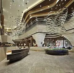 原建筑结构只考虑进门口一跨作为大进深的共享空间，得益于甲方建筑和结构的支持，连续去掉了四跨纵梁和_1863529840