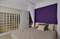 主卧室：將男主人偏愛的紫色表述在床頭主題，而側邊的玻璃磚順勢引入採光延伸。