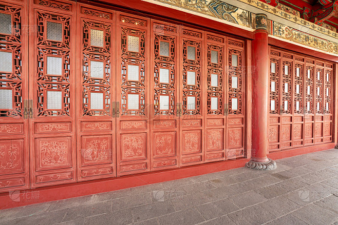 红色木门或大门，中国古代建筑:花园