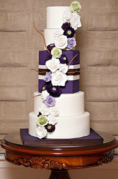 疯狂采集采集到婚庆 布置 装饰 蛋糕