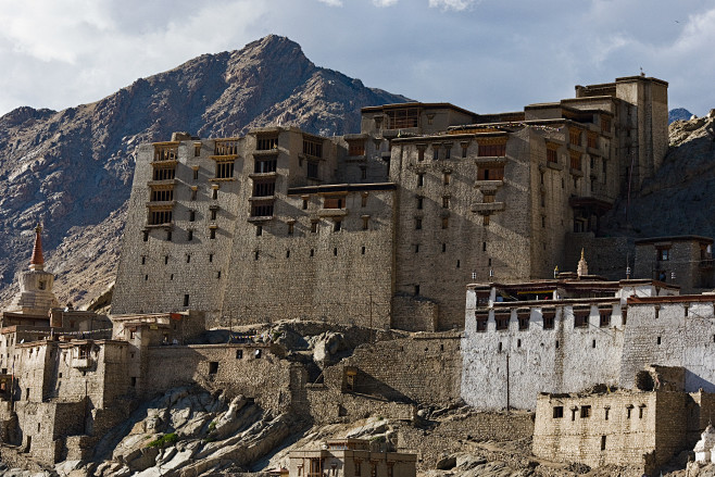 Leh_Palace_2011.jpg ...