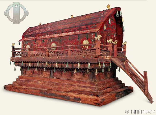 吐尔基山辽墓出土彩棺棺床历经千年色泽依旧鲜艳柏木