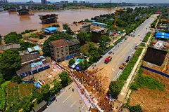 截至上午11点，防洪子堤已经初具雏形