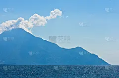 爱琴海，希腊阿陀斯山的轮廓
