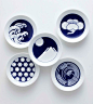 blue and white Japanese plates  :::  KAMON (family crest): 