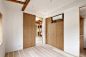 位于日本东京一幢40年楼龄的空间改造，由tomomi kito architect & associates工作室设计完成  |  /tomomikito.com/ ​​​​