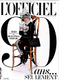 泰薇·盖文森 (Tavi Gevinson) 穿香奈儿 (Chanel) 女装登上时尚杂志《L'Officiel》法国版2011年10月号 (创刊90周年纪念刊) 封面，摄影师Jean-Paul Go