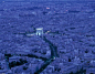法国巴黎：月光还是曙光下的巴黎？凯旋门的灯光和车灯流勾勒出戴高乐广场