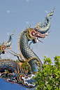 那加人:泰国清莱省容苏登寺的灰泥艺术。