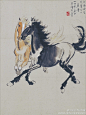 【 徐悲鸿 《双马图》 】轴，纸本设色，62×45.8cm，1945年作，北京故宫博物馆藏。 图绘两匹并驾齐驱的骏马，在奔跑中相依相守的亲密景象。图中马的轮廓以线塑形，线条勾勒得准确、细劲、洒脱。马体的各部位以浓淡墨晕染，在层层笔墨深浅变化中表现出其体积感、质感和明暗关系。此图为新婚贺礼。