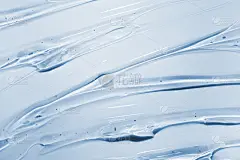 蓝色，灰色，绿色，芦荟，粉红色，透明化妆品霜，凝胶，视黄醇血清纹理与气泡隔离在白色和多色的背景