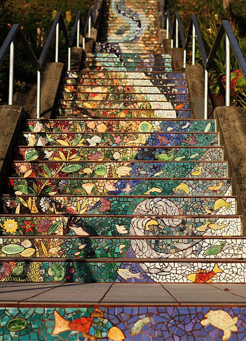 彩色瓷砖建造精美艺术台阶