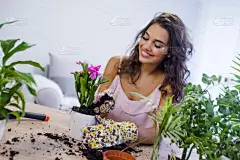 女人,重新造林,花盆,喷壶,园艺手套,住宅内部,植物,欢乐,户外,园艺
