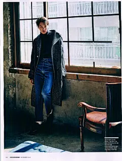 高领毛衣+9分raw jeans+sneaker+oversize coat