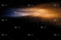 蓝色橙色尘埃粒子爆炸在黑色背景。彩色粉末粉尘飞溅。