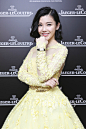 杨子姗亮相2015第18届上海国际电影节开幕式前的红毯后台