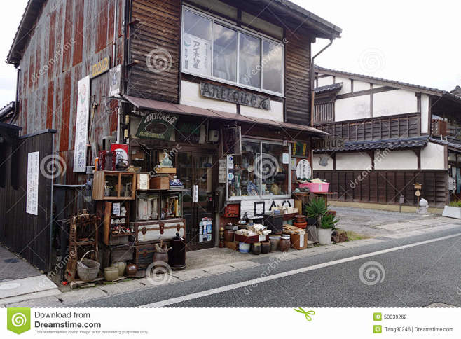 松江-物街道的古老木商店在松江，日本-5...