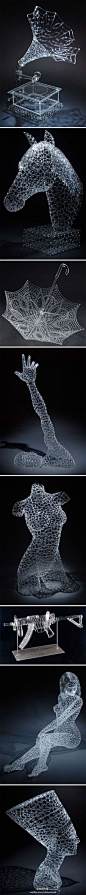 [] 视觉中国#灵感#玻璃雕塑艺术作品，与普通的玻璃制品不同，这些作品多采用结网的方式塑造出人物、动物或是物品，不仅保留了玻璃晶莹剔透的独特魅力，同时还带来了亦真亦幻的奇妙效果，具有极高的艺术欣赏价值。http://t.cn/zjbv08P来自:新浪微博