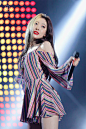 #宣美##赞赞Girl李宣美# 160710 super concert 饭拍高清图2P~  cr：lavendermoon
李宣美又来撩人了