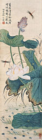 于非闇 作品 《荷花蜻蜓图》 --- 白莲设色浓艳，勾勒精确，莲临水迎风展现盛放之姿，细蕊嫩黄，淡雅清香。草虫的描绘极其工致细巧，尤以蜻蜓的翅膀呈薄纱般的半透明质感，栩栩如生。整幅形神俱备，笔墨典雅，格调清新。