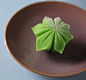 2,456 To se mi líbí, 29 komentářů – Toru Tsuchie (@choppe_tt) na Instagramu: „今日の和菓子はねりきり で作った #楓 です。 ねりきりとは白餡に餅や芋を混ぜて作った和菓子で 茶道 で使われる「上生菓子」の一種です。 撮影 用に作成しました。…“
