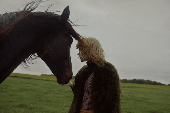 情绪人像 | Marta Bevacqu...